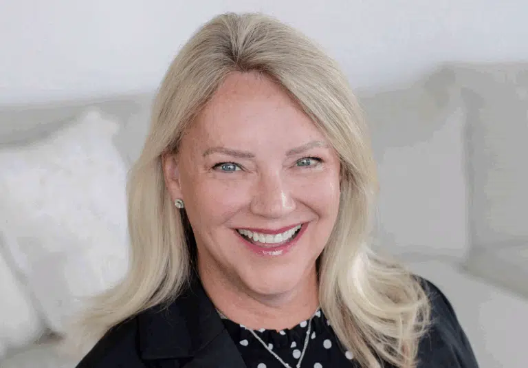 uc_stacked_images_elementor_31f4620_item2